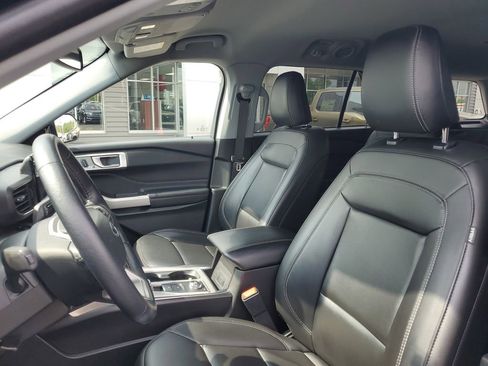Used 2023 Ford Explorer XLT w/ Equipment Group 202A AWD/4WD image 8