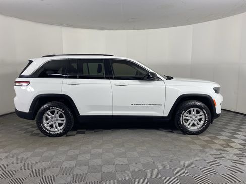 Used 2023 Jeep Grand Cherokee Laredo w/ Luxury Tech Group I image 6