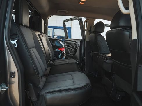 Used 2017 Nissan Titan S image 21