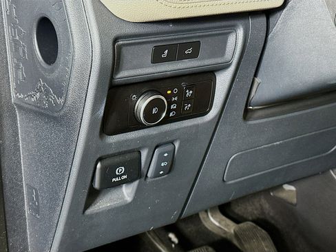 Used 2023 Ford Expedition Limited image 17