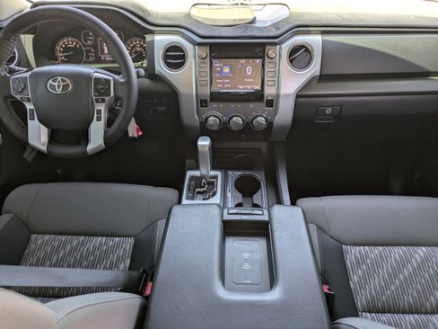 Used 2019 Toyota Tundra SR5 w/ SR5 Convenience Package RWD image 13