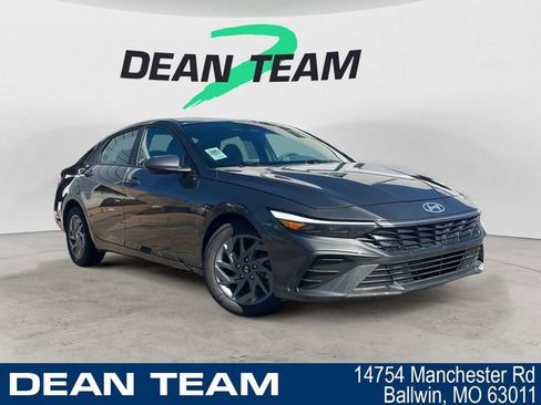 Used 2024 Hyundai Elantra SEL image 1