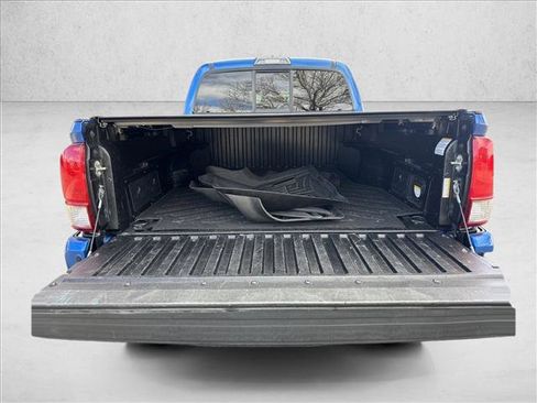 Used 2016 Toyota Tacoma TRD Off-Road w/ Premium & Technology Package image 5