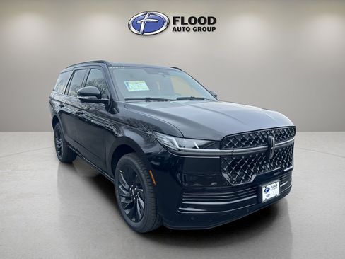 New 2026 Lincoln Navigator Reserve w/ Jet Appearance Package AWD/4WD image 1
