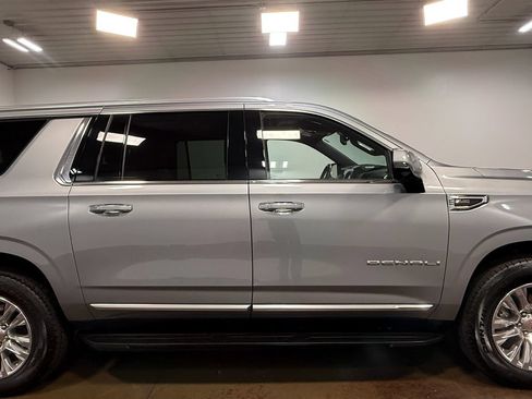 Used 2025 GMC Yukon XL Denali AWD/4WD image 32