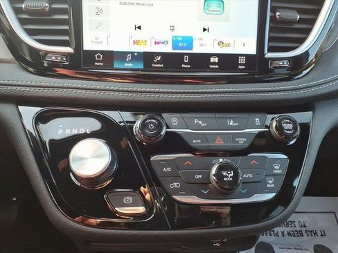 New 2026 Chrysler Pacifica Select image 16