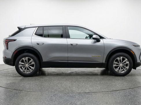 Used 2025 Chevrolet Equinox LT image 11