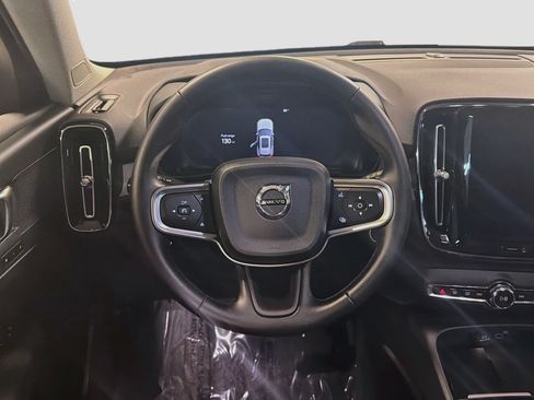 Used 2025 Volvo XC40 B5 Plus AWD/4WD image 18