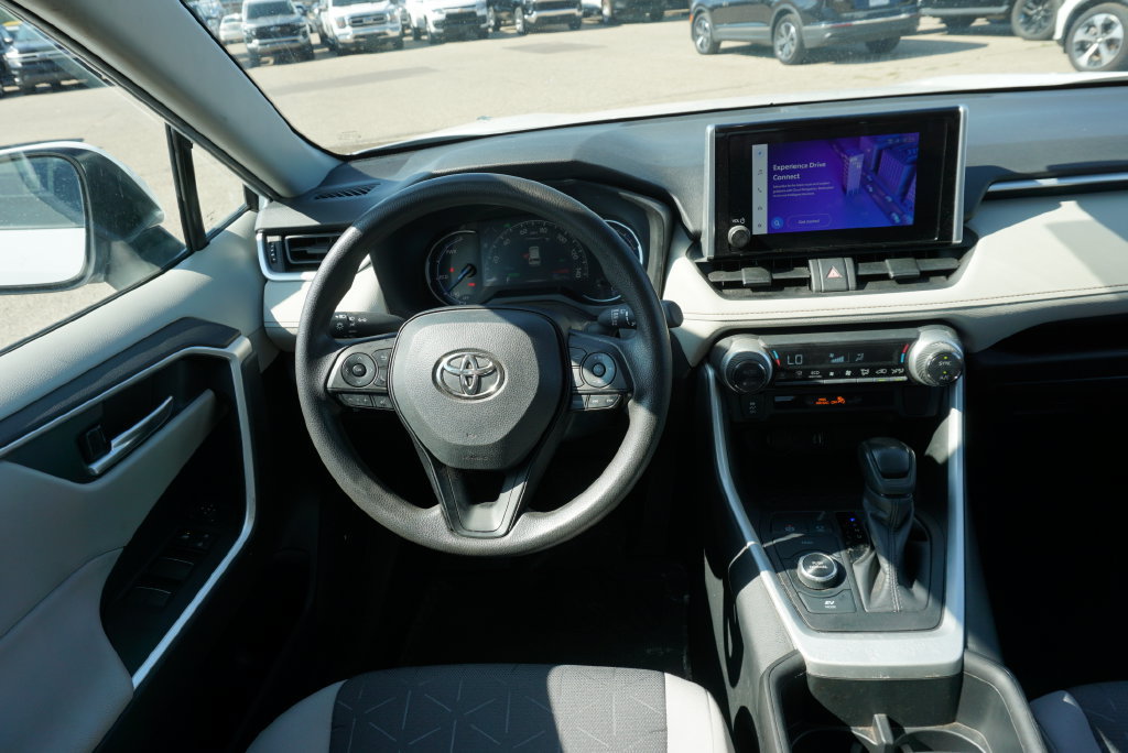 Used 2024 Toyota RAV4 XLE AWD/4WD image 12