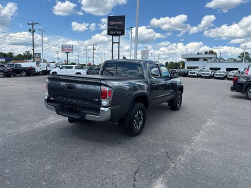 Used 2023 Toyota Tacoma TRD Off-Road AWD/4WD image 5