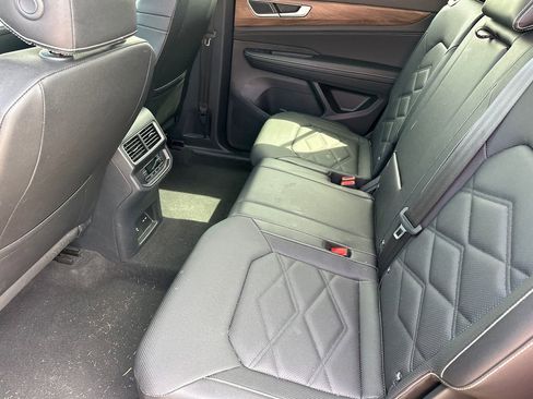 Used 2025 Volkswagen Atlas SE image 15