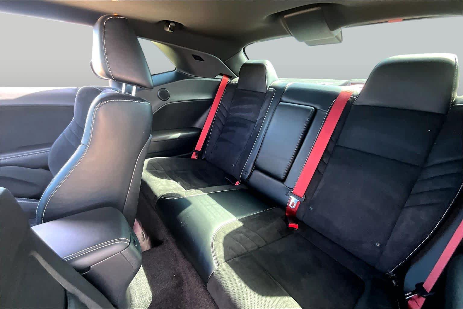 Used 2016 Dodge Challenger SRT Hellcat RWD image 18