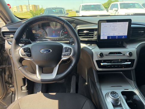 Used 2020 Ford Explorer XLT RWD image 17