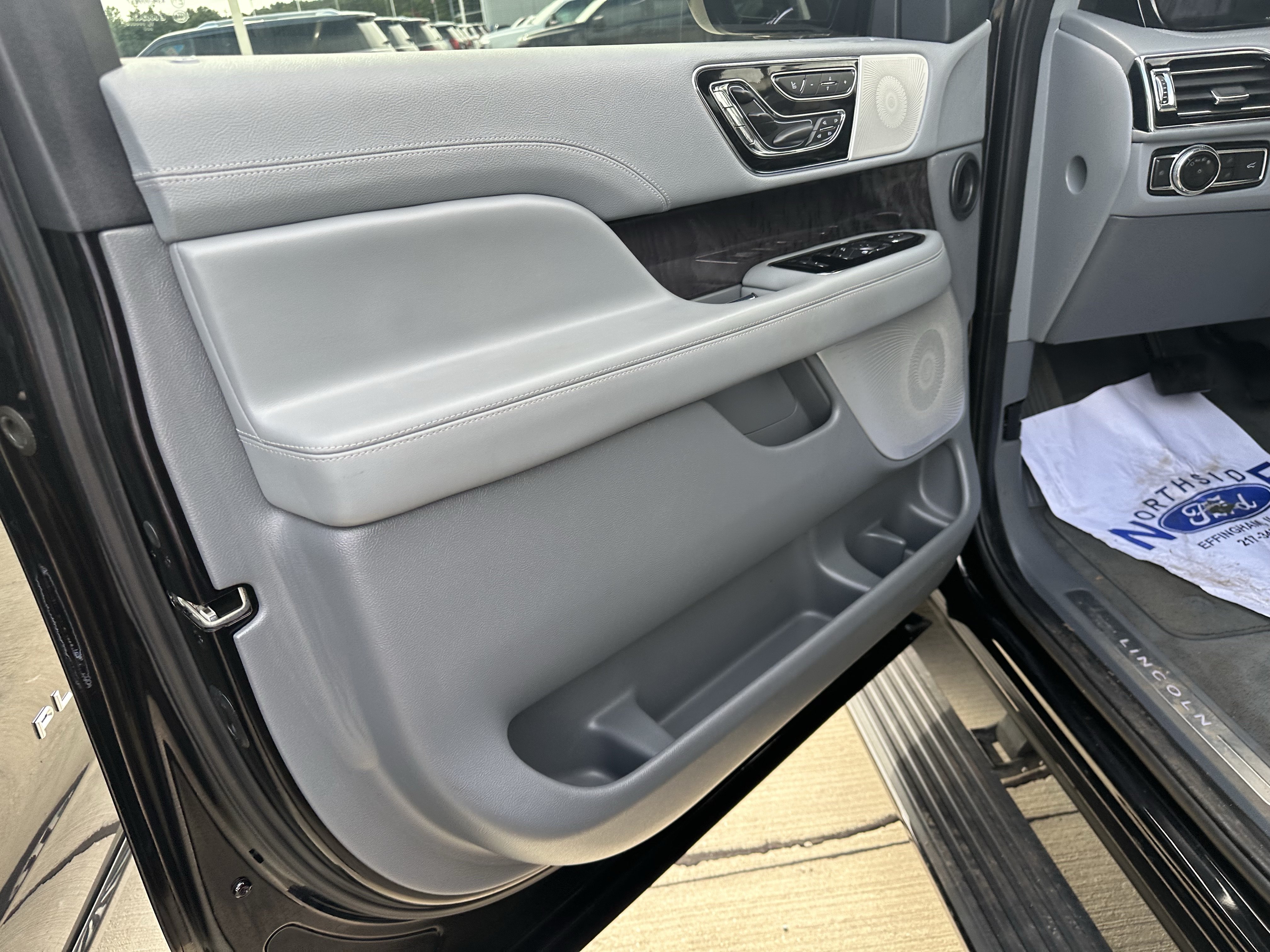 Used 2019 Lincoln Navigator Reserve AWD/4WD image 15