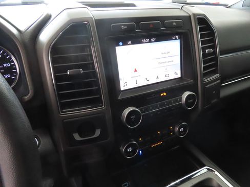 Used 2018 Ford Expedition XLT w/ Equipment Group 202A RWD image 17