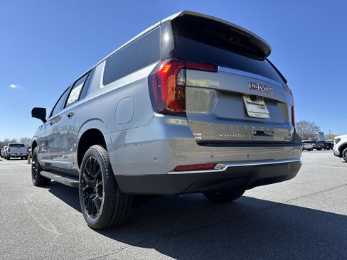 New 2026 GMC Yukon XL Elevation w/ Elevation Premium Package AWD/4WD image 8