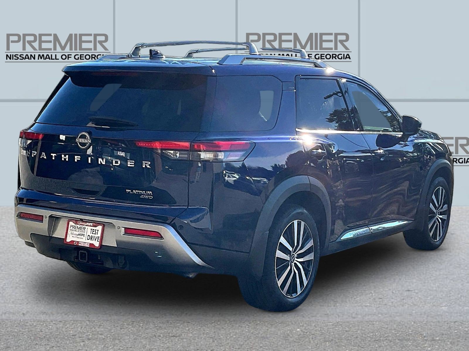 Certified 2023 Nissan Pathfinder Platinum w/ Cargo Package AWD/4WD image 7