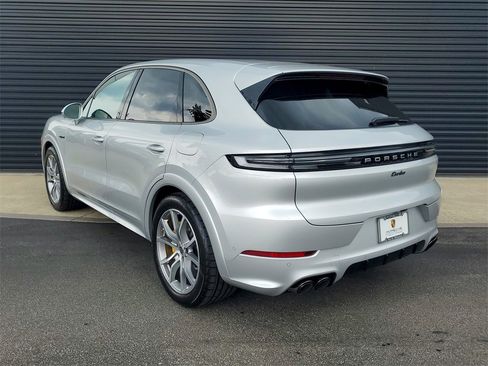 New 2025 Porsche Cayenne Turbo image 3
