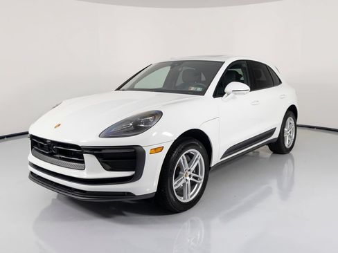 Certified 2026 Porsche Macan AWD/4WD image 7