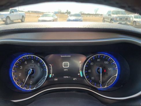 Used 2021 Chrysler Pacifica Touring-L image 17