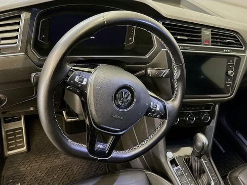Used 2021 Volkswagen Tiguan SEL Premium R-Line image 18
