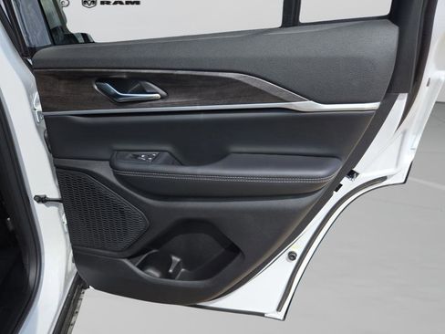 New 2026 Jeep Grand Cherokee Altitude AWD/4WD image 27