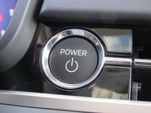 New 2025 Mitsubishi Outlander SE image 18