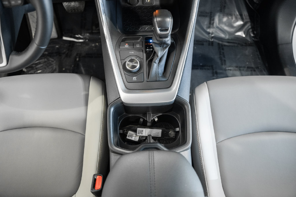 Certified 2025 Toyota RAV4 XLE Premium AWD/4WD image 25