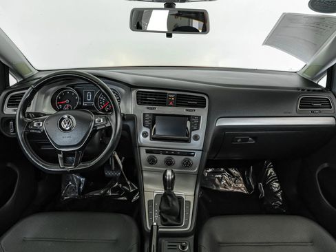 Used 2015 Volkswagen Golf SE image 12