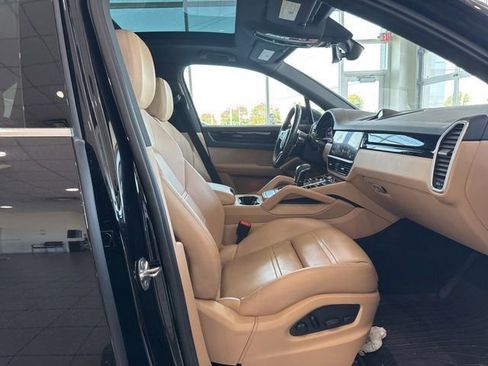 Used 2023 Porsche Cayenne AWD/4WD image 24