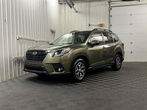 Used 2023 Subaru Forester Premium AWD/4WD image 1