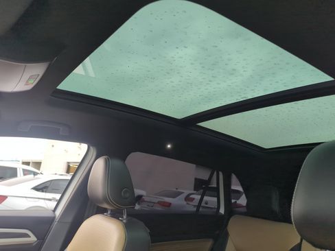 Used 2022 Volkswagen Atlas Cross Sport SEL R-Line image 31