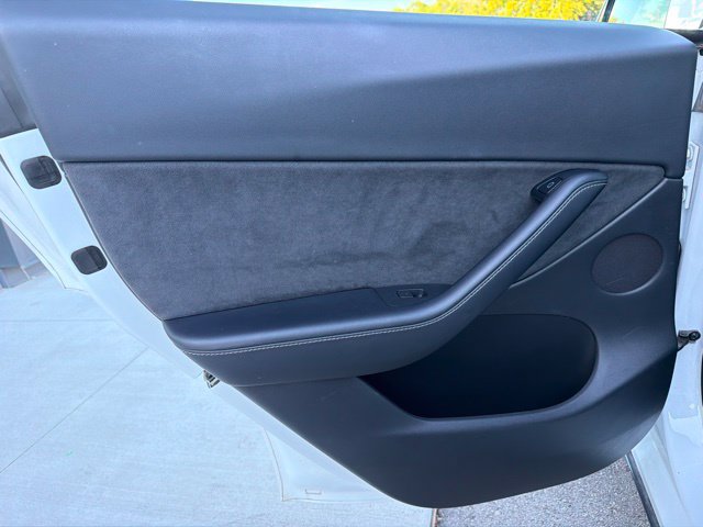 Used 2022 Tesla Model Y Long Range AWD/4WD image 19