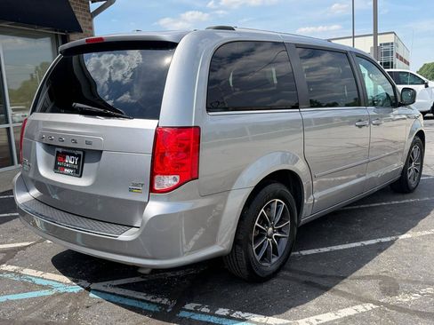Used 2017 Dodge Grand Caravan SXT w/ Driver Convenience Group FWD image 5