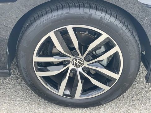Used 2025 Volkswagen Jetta SE FWD image 30