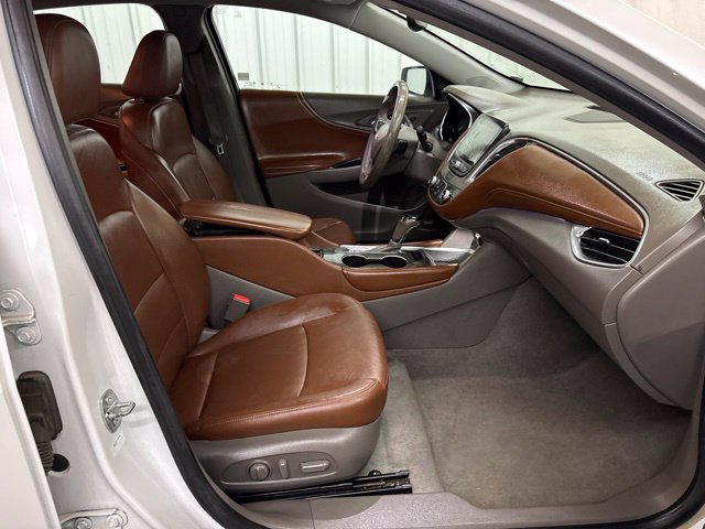 Used 2018 Chevrolet Malibu LT w/ Leather Package FWD image 19