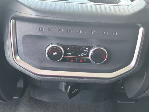 Certified 2025 Ford Expedition Platinum AWD/4WD image 23