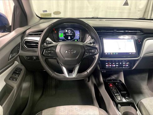 Used 2022 Chevrolet Bolt EUV Premier w/ Sun & Sound Package image 18