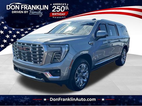 Used 2025 GMC Yukon XL Denali w/ Sun & Power Step Package AWD/4WD image 1