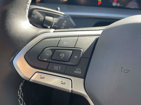 Certified 2026 Volkswagen Tiguan SE w/ Panoramic Sunroof Package FWD image 23