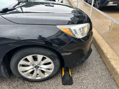 Used 2015 Subaru Legacy 2.5i Premium w/ Moonroof Package AWD/4WD image 2