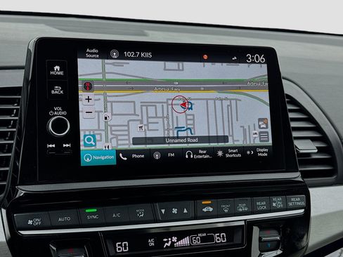 Used 2025 Honda Odyssey Touring image 9