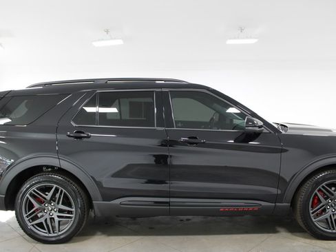 Used 2025 Ford Explorer ST image 11