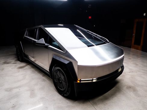 Used 2026 Tesla Cybertruck AWD Crew Cab image 10