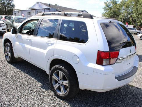 Used 2011 Mitsubishi Endeavor SE image 9