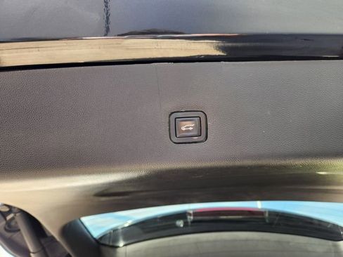 Used 2018 Chevrolet Traverse High Country AWD/4WD image 32