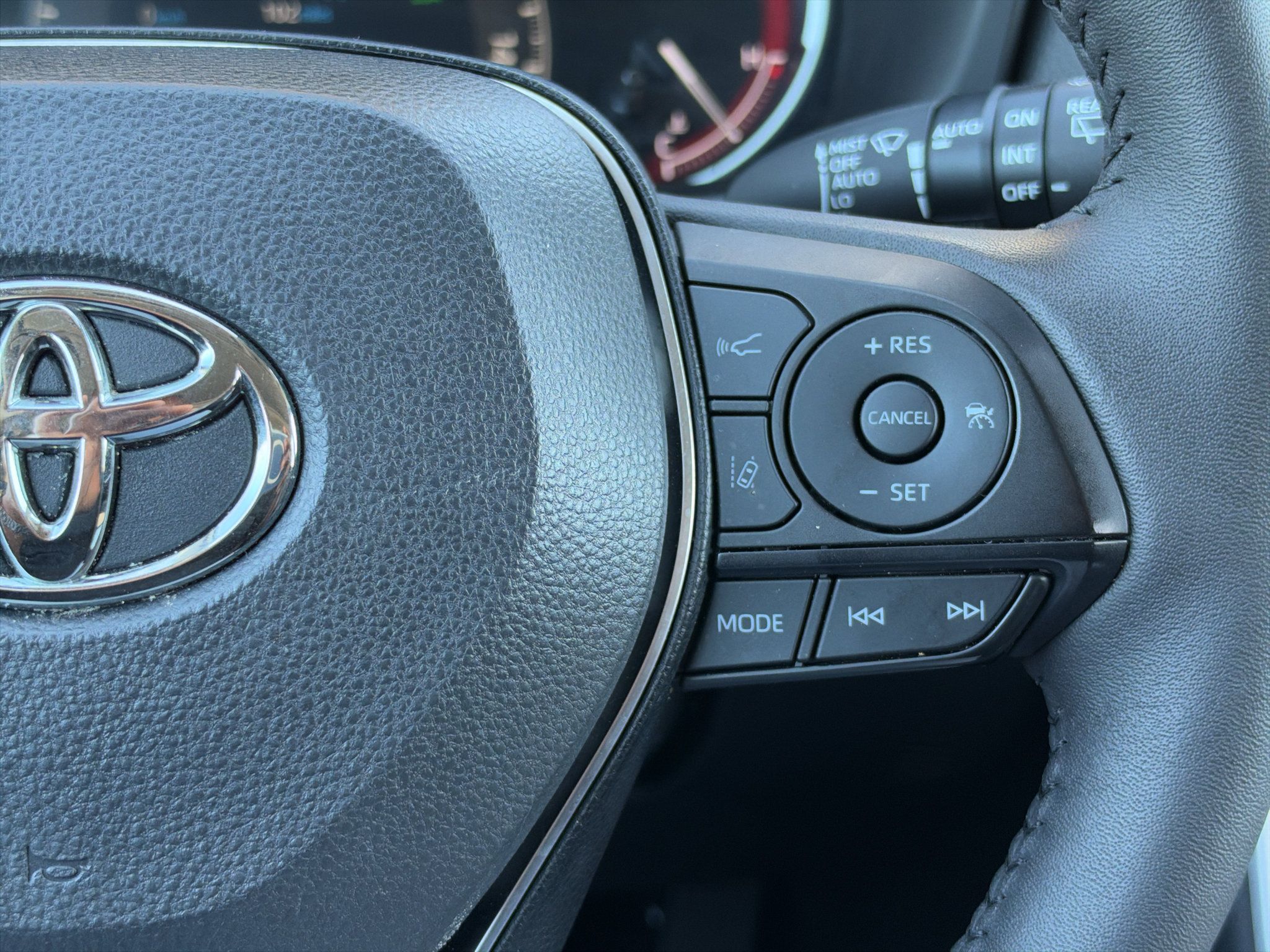 Used 2025 Toyota RAV4 XLE Premium w/ Weather Package AWD/4WD image 29