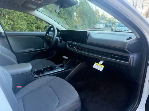Used 2025 Kia K4 LXS image 15