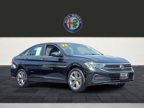 Used 2024 Volkswagen Jetta SE image 1