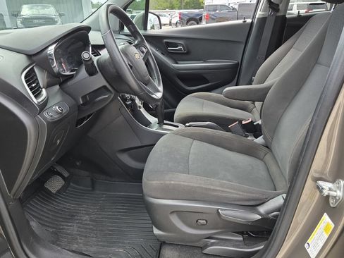 Used 2021 Chevrolet Trax LS w/ Tint and Cruise Package FWD image 11